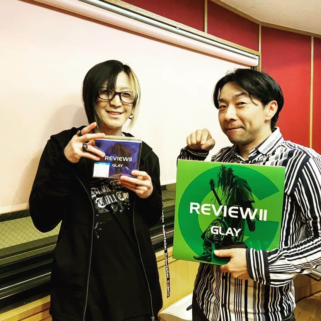 GLAYさんのインスタグラム写真 - (GLAYInstagram)「HISASHI大阪ラスト！ 『EVENING TAP』生出演終了！ #REVIEWII #REVIEWII全国キャンペーン中 #GLAY」3月10日 19時48分 - glay0525_official