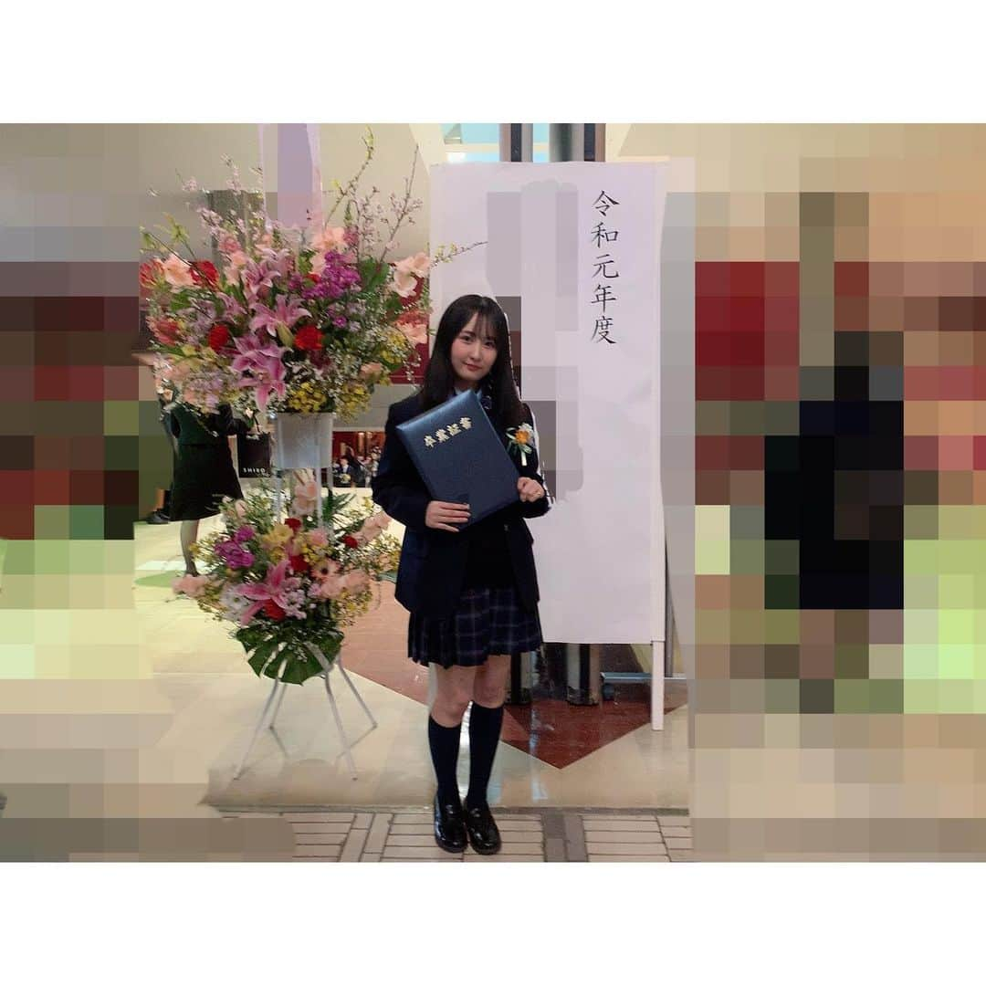 山邊歩夢さんのインスタグラム写真 - (山邊歩夢Instagram)「☺️🎓🌸 * * 高校卒業しました！！ * あっという間の3年間で お友達、先生、家族、すたっふさん いろんな方に支えていただけたから しっかり卒業することができました！ 学校に行くと賑やかでお友達と会うと 自然な状態でいることができたし たくさん笑わせてもらったし とにかく3年間楽しかったんです〜 * それに卒業式ができただけでも 本当に嬉しい気持ちでいっぱいです！ またクラスのみんなと会えますように！ * * #卒業式 #卒業 #高校生 #楽しかった」3月10日 20時12分 - ayuyamabe_official