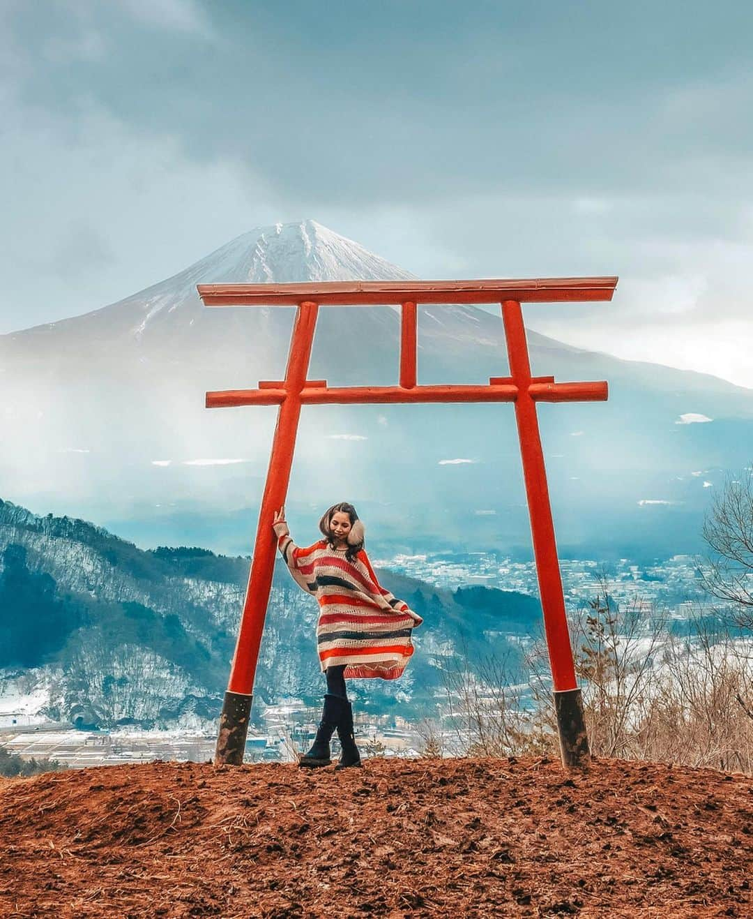 DJ Cellyさんのインスタグラム写真 - (DJ CellyInstagram)「⛩🗻. . 本当は富士山見えなかったんだけどね🙄. 📸 @shotrok 🙏🏻. #shotrok #mtfuji #fujisan #photo_jpn #photoshop #torii #toriigate #japan #富士山 #富士鳥居 #山梨観光 #山梨 #鳥居 #天空の鳥居 #河口湖」3月10日 20時07分 - celly_cecilia