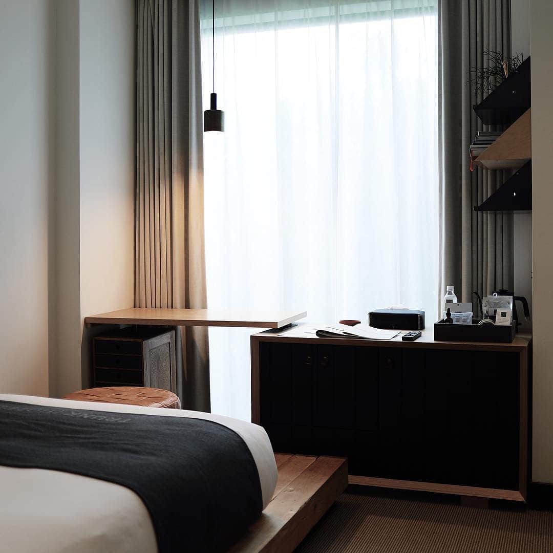 のインスタグラム：「Room reservation information on our website or please email to: stay@trunk-hotel.com for any inquiries.⁣ ⁣ ご予約・お問い合わせは stay@trunk-hotel.com までお願いします。⁣ ⁣ ⁣ #boutiquehotel #ブティックホテル ⁣ #trunkstay #hotel #interior #suite⁣ #design #interiordesign⁣ #ホテル #インテリア #デザイン⁣ #shibuya #tokyo」