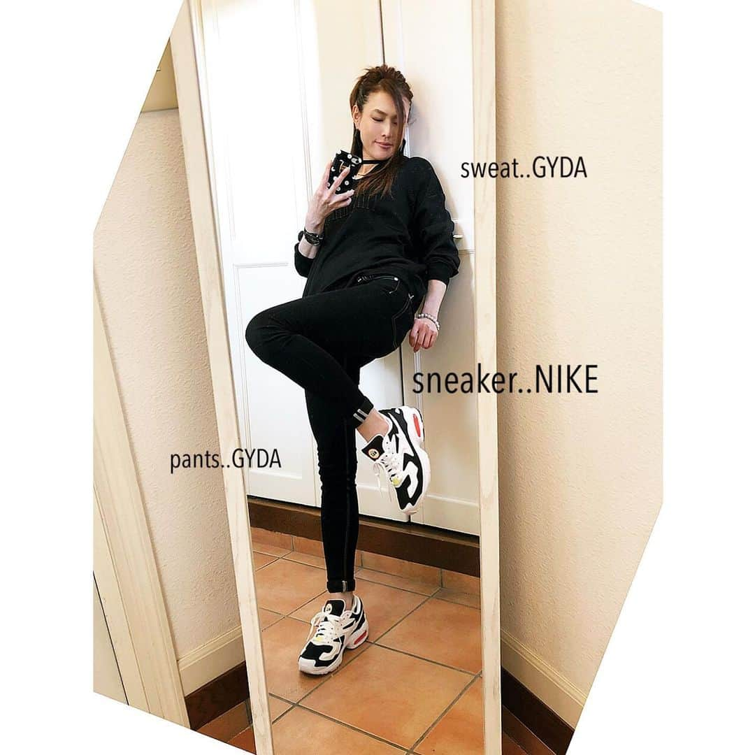 jessicaさんのインスタグラム写真 - (jessicaInstagram)「＊ ＊ ＊ #OUTFIT#仕事スタイル #NIKE#エアマックス2ライト#スニーカーコーデ #パンツ#GYDA #スニーカー#ナイキ エアマックス2ライト《品番》CK2602-001 #スニーカーが主役のコーデ ＊ #S47年式#40代 #アラフィフ#ファッション#コーデ #ワークアウト ＊ Thanks always‼︎ jessica❤︎」3月10日 20時30分 - jessica.oct21