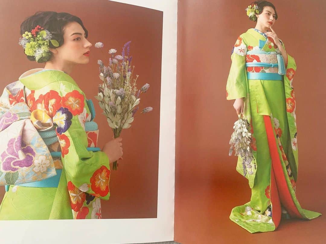 ジェイミー夏樹さんのインスタグラム写真 - (ジェイミー夏樹Instagram)「はなよめ三月号🌸  中ページちらっ  #kimono #japan #flower #modelinjapan #着物　#はなよめ #百日草 #百日草のはなよめ」3月10日 20時47分 - jaimie__official
