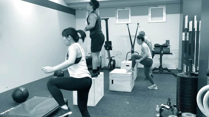のインスタグラム：「Had a great workout today @crossfitmotomachi trying to stay in shape #great #workout #today  #ilike #to #moveit #moveit」