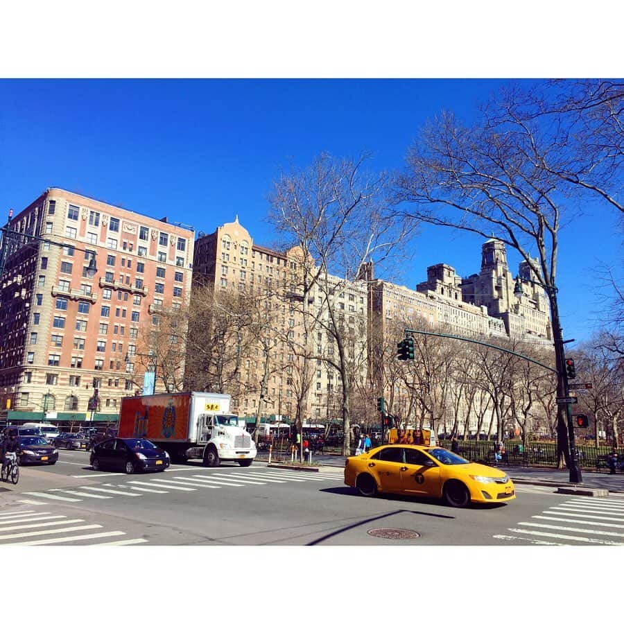 彩星りおんのインスタグラム：「miss the life in NYC.﻿ These photos make me feel nostalgic🍂﻿ I wonder how everyone is doing.﻿ ﻿ 小さい子供連れで外出するのがなかなか厳しいので、過去の写真を見て癒されてます🍎🗽🍔﻿ ニューヨークのお友達は皆元気かなぁ…。﻿ ﻿ #現実逃避﻿ #NY生活﻿ #lifeinny﻿ #nostalgia #3yearsago」