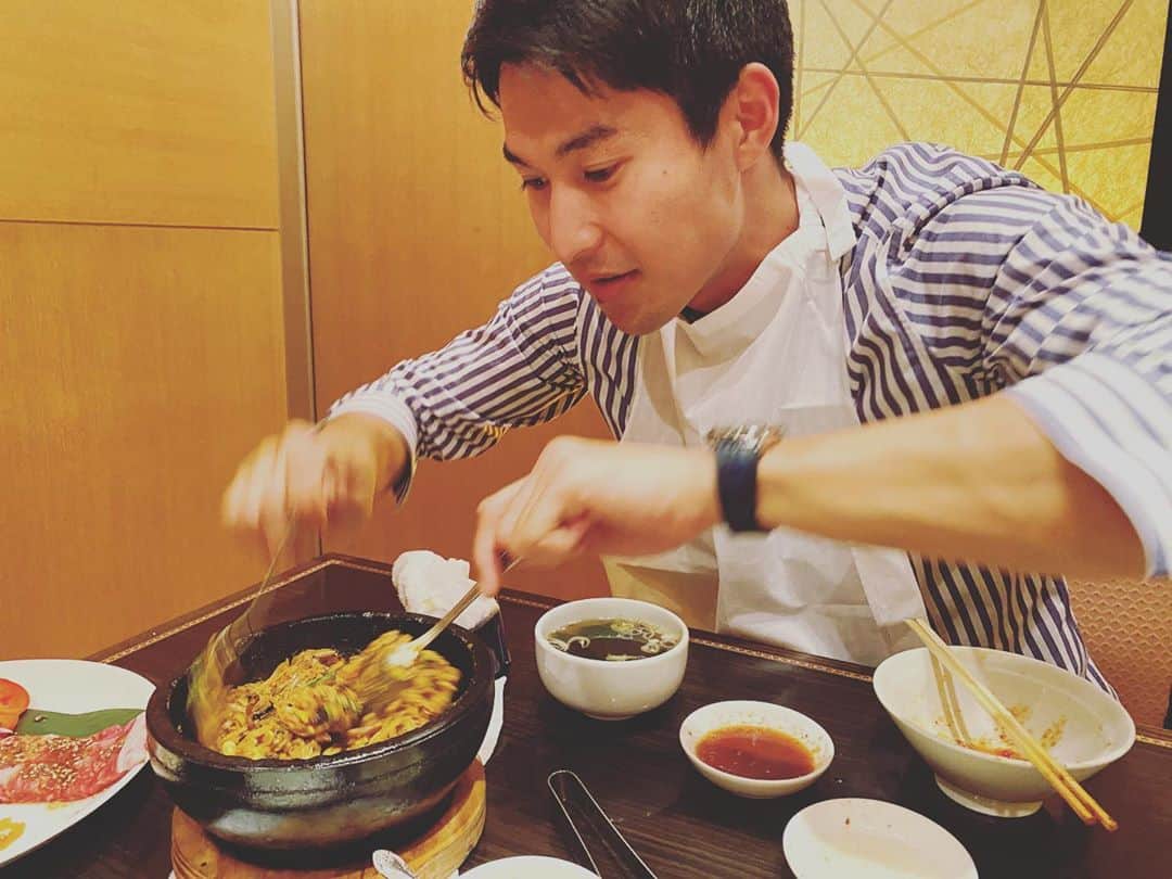 飯塚翔太のインスタグラム：「親しい友人との焼肉風景 ビビンバ野郎」