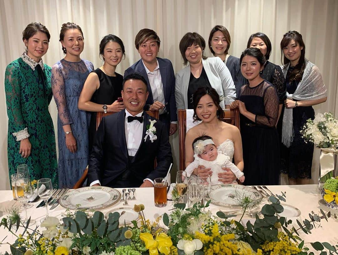 服部真夕さんのインスタグラム写真 - (服部真夕Instagram)「すごく時間差ですが。。笑 先日、ゆーきの結婚式に行ってきました(^-^) 本当に本当に綺麗でした！ そして幸せそうでした♡  見てるこっちまで幸せな気持ちになりました(´∀｀) #一ノ瀬優希 #結婚式 #お幸せに」3月10日 21時20分 - mayuhattori_official