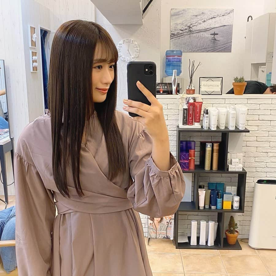 藤田奈那さんのインスタグラム写真 - (藤田奈那Instagram)「＊﻿ @accomplish_salon さんで2度目のミネコラトリートメント🌟﻿ ﻿ 1度目でその効果に感動してから﻿ 早くまたしたくてうずうずしていたのです🥺﻿ ﻿ ミネコラ…やっぱりすごい…！👏🏻﻿ ﻿ 今回はカラーもお願いしました🍀﻿ だいぶ色が抜けて明るくなってきていたので﻿ 落ち着いたカラーに🌷﻿ ﻿ 担当は @accomplish_shun さんです☺️﻿ ﻿ 髪がどんどん柔らかくなっていくのを﻿ 実感できるからまた次もたのしみだ〜❤︎﻿ ﻿ #accomplish #ミネコラ #ミネコラトリートメント #ミネコラパーフェクト3 #プラチナミネコラ #酸熱トリートメント #トリートメント #水素 #水素トリートメント #エニム #シリカ #❤️﻿」3月10日 21時24分 - fujitanana_official