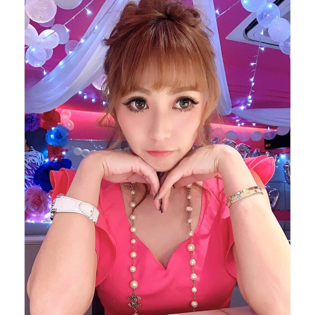 葉月樹里のインスタグラム：「一体いつになったら収まる、コロナウイルス。 . .  3月も定休日以外はいつも通り営業はしておりますが、今月のソワレーヌは完全に受け身営業です😊🦋 . .  みんな大変な時だからこそ譲り合いと助け合いをしよう . . .  #葉月樹里 #soiréeine #ソワレーヌ #コロナウイルス #早く収まって #コロナ疲れ #コロナハラスメントって言葉まで出てきてるよおい #手洗いうがいとマスクはマナー #色んなところで嘘の情報が回ったり逆に事実を隠したりなど色々な話や噂が腐るほどあるけどまずは自分が完璧な予防をすることが第一 #あとマスクとトイレットペーパー等のパニック買いは絶対に辞めましょう #ほんでもし近場の人が移ってたとしても差別化するんも無し #明日は我が身 #ひとのふりみて我がふりなおせ案件」