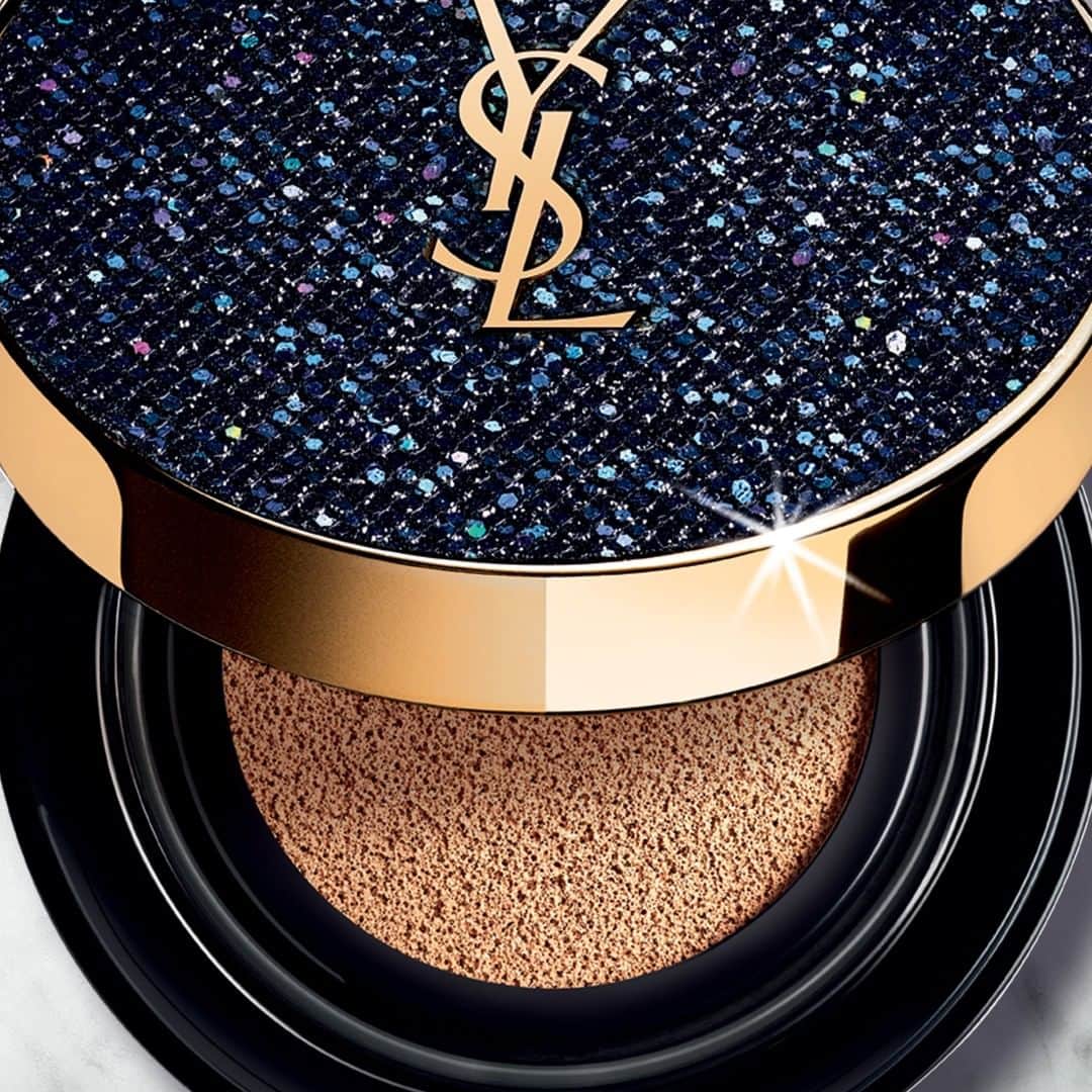 Yves Saint Laurent Beautyさんのインスタグラム写真 - (Yves Saint Laurent BeautyInstagram)「Stunning on the outside.  Flawless on the inside.  The LE CUSHION ENCRE DE PEAU COLLECTOR is chic enough to take anywhere, for on the go touch ups all day or night. #yslbeauty #lecushionencredepeau #foundation #sparklemeharder」3月11日 2時59分 - yslbeauty