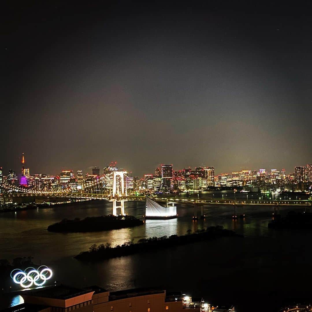 ピエール北川さんのインスタグラム写真 - (ピエール北川Instagram)「😍 雨上がりの 夜景が う、美し過ぎる…  あっ、  今、  独りですけどね、  癒されてますよ  明日も頑張ろー（笑）  #tokyo  #daiba  #お台場  #夜景  #tokyo2020」3月10日 21時46分 - pierrekitagawa