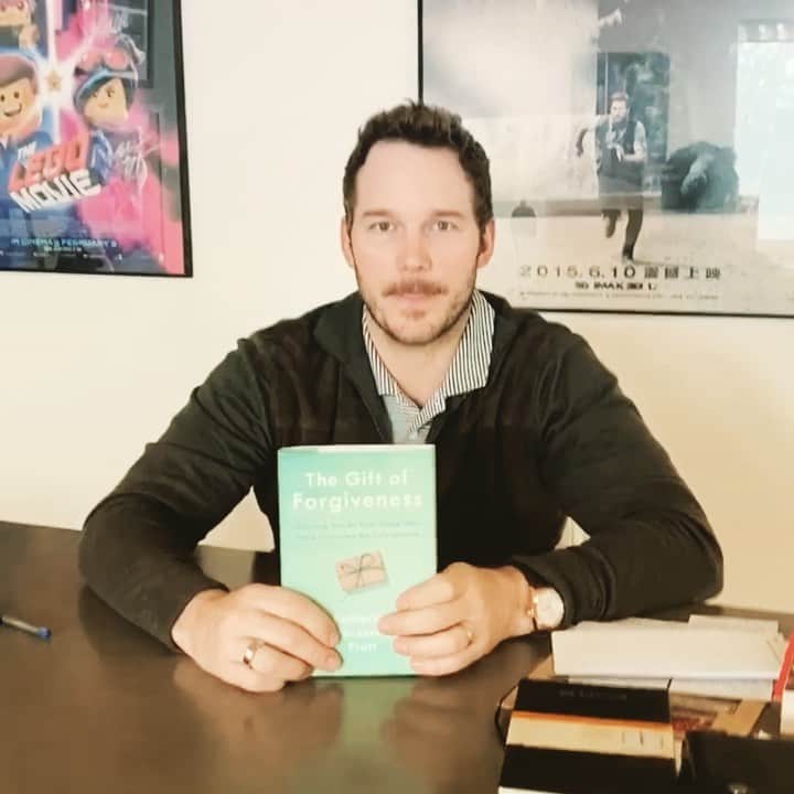 クリス・プラットのインスタグラム：「Today is the day!!!! Order your copy of #TheGiftOfForgiveness NOW  CLICK THE LINK IN MY BIO if you please! @katherineschwarzenegger this book blew me away. So proud of the extraordinary work you’ve done. I was actually shocked reading this book. Kind of crazy how little dialogue there is around the topic of forgiveness. Who is supposed to teach us? Parents? Friends? School? TV? Politicians? How do we do it? Why should we do it? What if we don’t want to forgive? What if we hate someone so much we will never forgive them? Etc. The 22 people interviewed in Katherine’s book share their journeys of overcoming unimaginably traumatic offenses. Their faith, grace, grit and openness is sure to inspire anyone who reads their stories. I want to say thank you to the subjects of this book for your openness. I truly believe you’re part of something far greater than we can comprehend. I pray this book is the beginning of a healing movement in this country and around the world.」