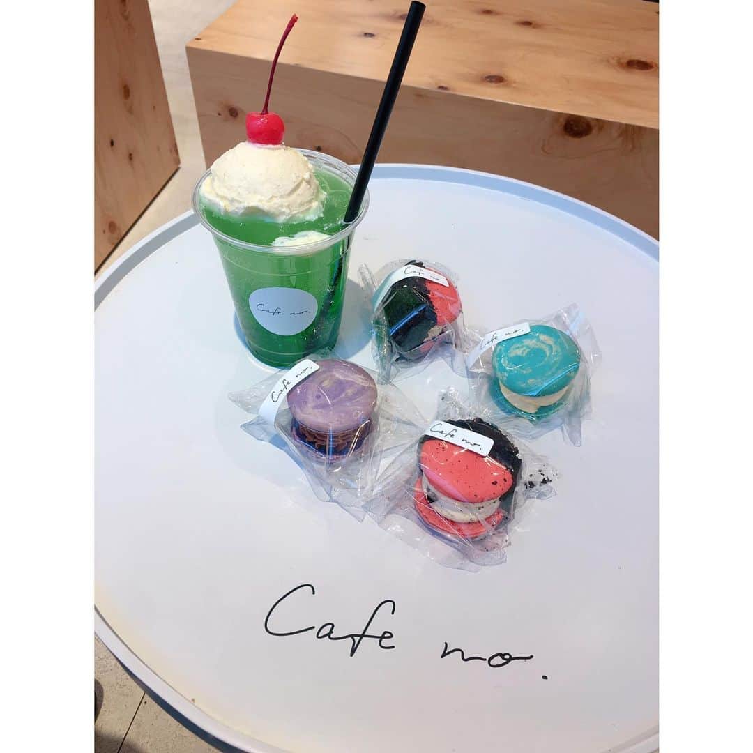 かれん（古賀かれん）さんのインスタグラム写真 - (かれん（古賀かれん）Instagram)「先月のはじめ、可愛いマカロン食べた♡」3月10日 21時57分 - lgm_karen_official