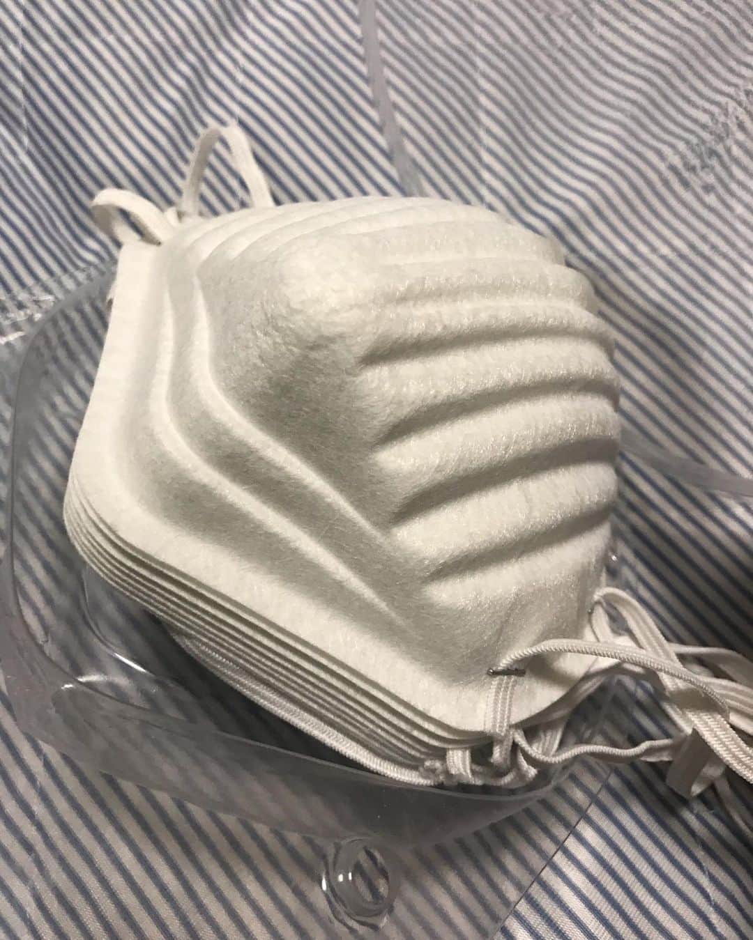 宮島三郎さんのインスタグラム写真 - (宮島三郎Instagram)「マスクもうないなと思って部屋を漁ってたら、ボランティア行く時に買ったマスクがあった。被災地に行った時は何も考えてなかったけど、今はおまんはええ事したんやでと言ってやりたい。 被災地の方、ありがとうございます。」3月10日 21時51分 - saburo0804