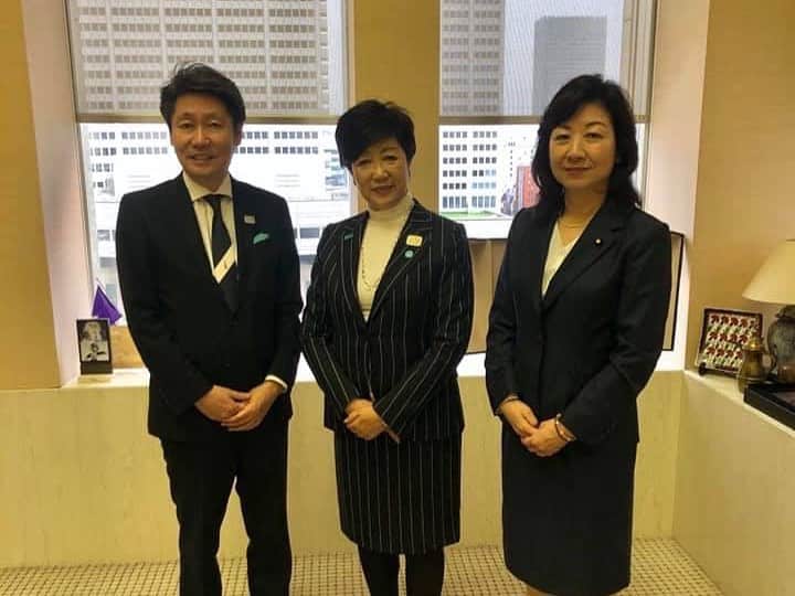 野田聖子さんのインスタグラム写真 - (野田聖子Instagram)「株式会社 TOKYO TOWER 代表取締役社長 前田伸氏と共に、小池百合子東京都知事を表敬訪問させていただきました。 また、「超党派勉強会・永田町子ども未来会議」を代表し、医療的ケア児の通学の壁問題について要請いたしました。 小池都知事の取り組みにより、東京都における医療的ケア児施策は大きく前進し、インクルーシブ教育を切望する、全国の医療的ケア児と家族にとって希望となっております。 医療的ケアの有無にかかわらず、子どもたちが学校で学ぶ機会を整えていくために、通学の壁となっている制約や課題についての検討を要請させて頂きました。  #野田聖子 #小池百合子 #東京都 #東京タワー #医療ケア児 #障がい児」3月10日 21時52分 - seiko.noda