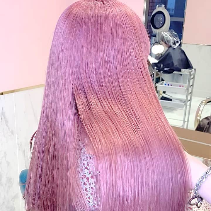 原涼香のインスタグラム：「【 𝙍𝙤𝙢𝙖𝙣𝙩𝙞𝙘 𝙥𝙞𝙣𝙠 🇰🇷💗 】 サラツヤハイトーンはケアが必須‼️ しっかりレクチャーします♡ menu ✔︎ 2〜3ケアブリーチ  ㅤㅤㅤㅤㅤㅤㅤㅤㅤㅤㅤㅤㅤ ✔︎ プレミアムカラー ✔︎ スペシャルトリートメント ㅤㅤㅤㅤㅤㅤㅤㅤㅤㅤㅤㅤㅤ」