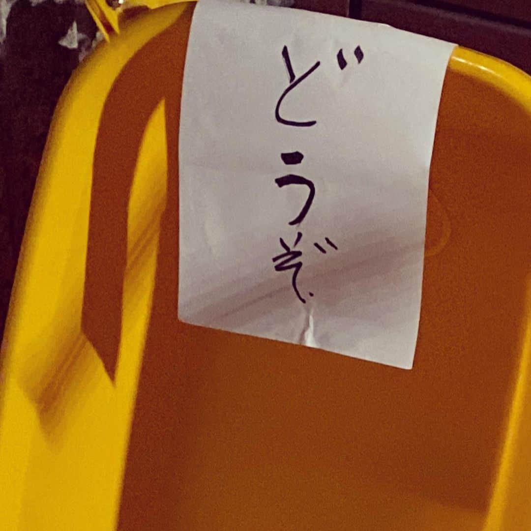 緒月遠麻さんのインスタグラム写真 - (緒月遠麻Instagram)「☺︎ この 『ぞ』を見ていると ふと 『ぞ』の書き方が分からなくなる。  そんな帰り道🤔  #どうぞ #これなんだろう」3月10日 21時58分 - toma_ozuki