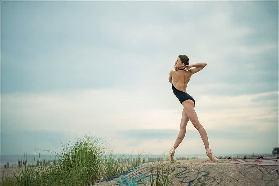 ballerina projectさんのインスタグラム写真 - (ballerina projectInstagram)「Oksana Maslova in Queens. #ballerina - @maslovaoxy #forttilden #forttildenbeach #queens #newyorkcity #ballerinaproject #ballerinaproject_ #ballet #dance #pointe #oksanamaslova  The Ballerina Project book is now available. Go to @ballerinaprojectbook for info. #ballerinaprojectbook  Purchase one of the last remaining limited edition prints. Link is located in our Instagram profile.」3月10日 22時14分 - ballerinaproject_