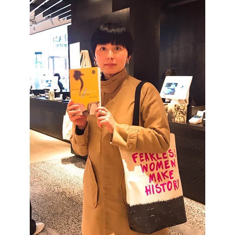 松田青子さんのインスタグラム写真 - (松田青子Instagram)「Finally holding you in my hands. So nice to see my Wild Ladies in Tokyo, thank you, Sasaki-san @roppongi_tsutaya_books!」3月10日 22時18分 - matsudaoko