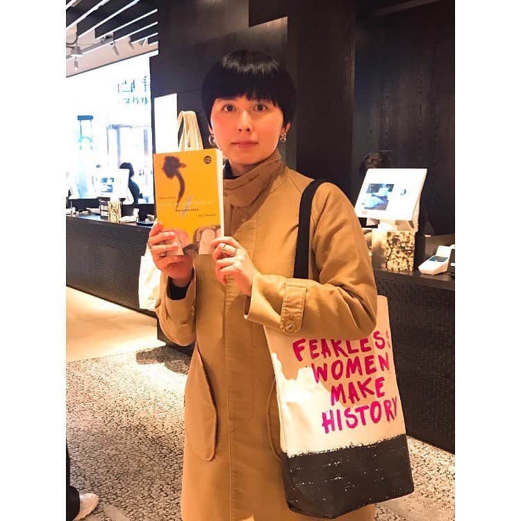 松田青子のインスタグラム：「Finally holding you in my hands. So nice to see my Wild Ladies in Tokyo, thank you, Sasaki-san @roppongi_tsutaya_books!」