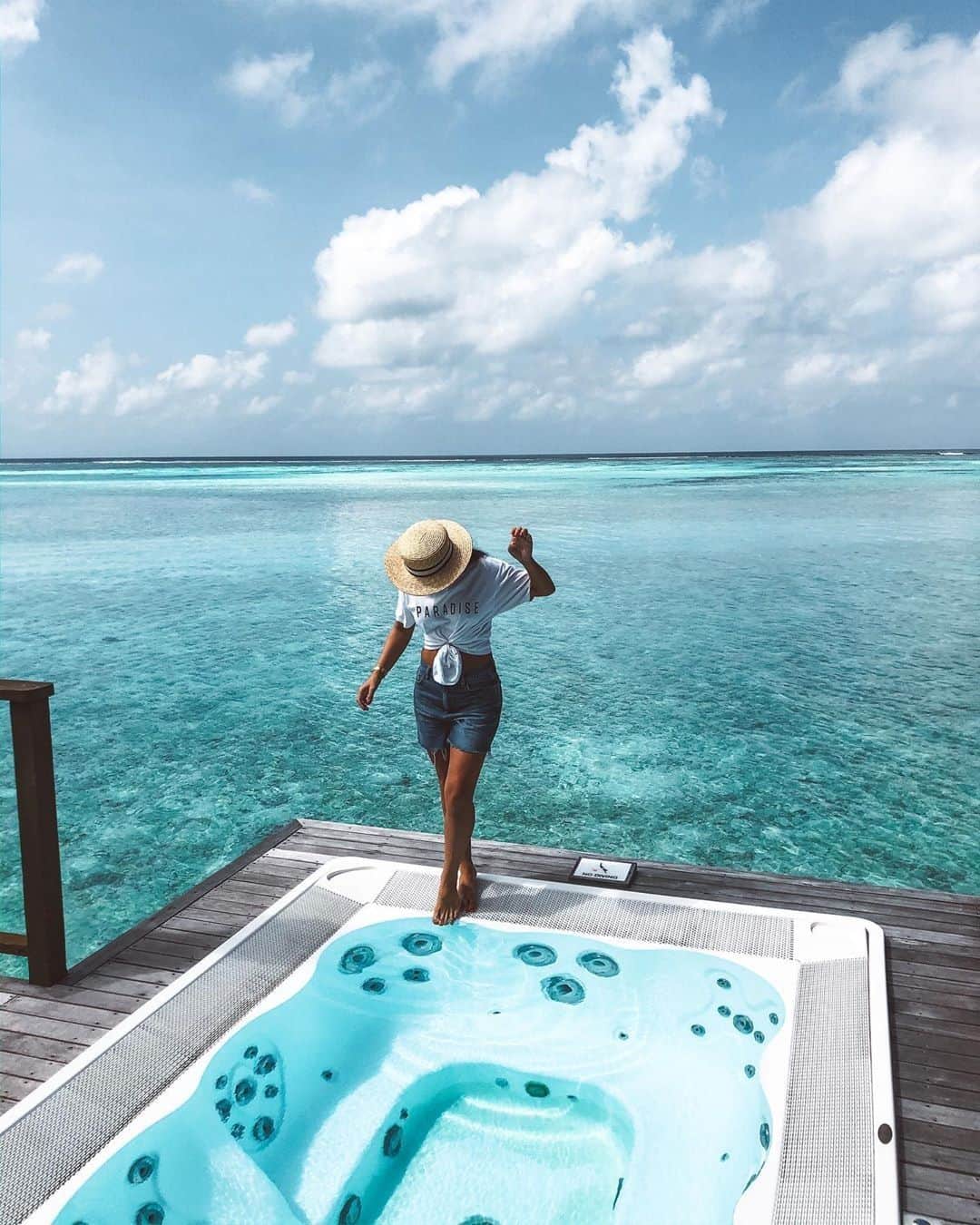 Conrad Hotelsのインスタグラム：「Take a dip surrounded by crystal clear views for miles #StayInspired 📸: @johnny_and_betty_travels」