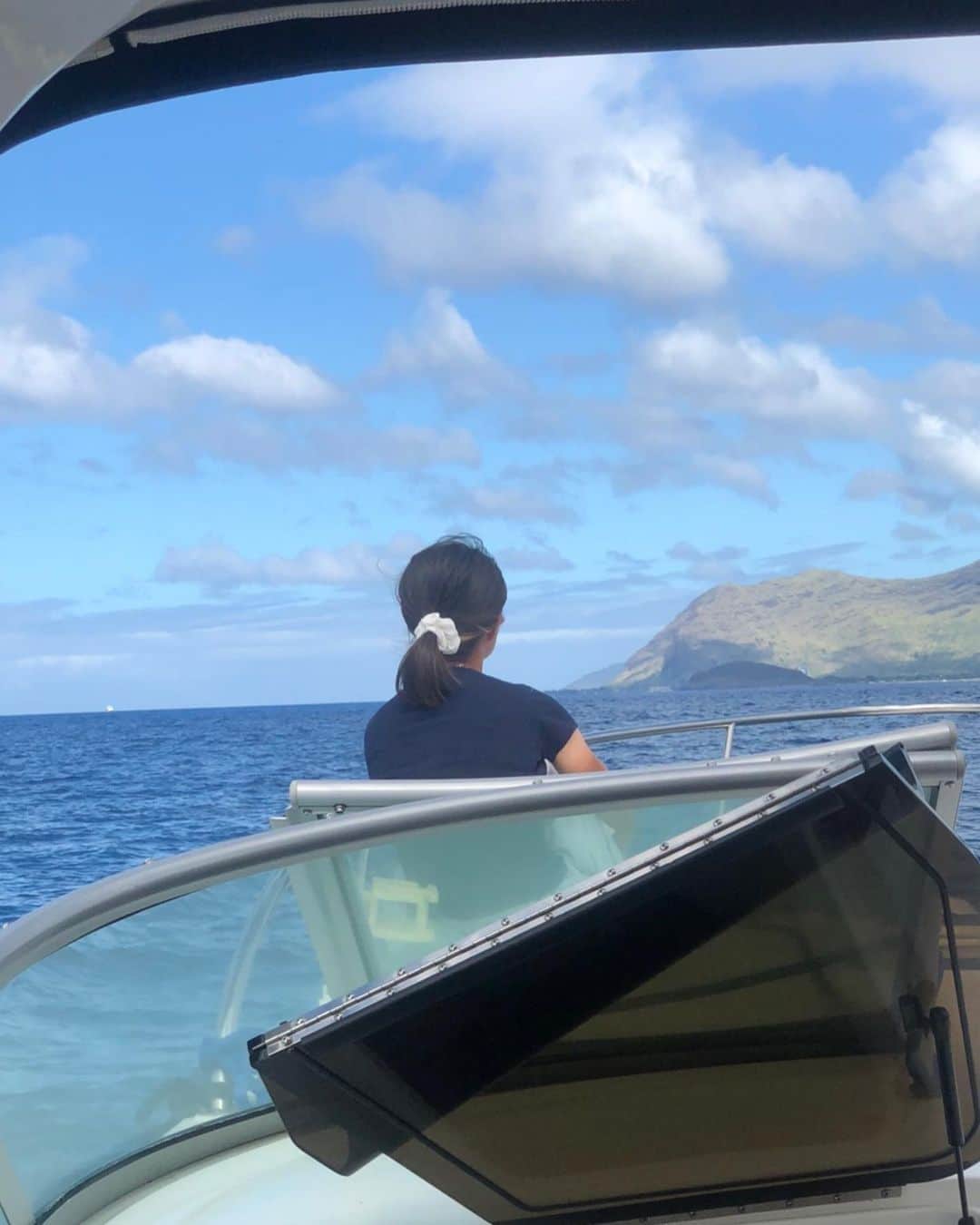 鬼塚貴理のインスタグラム：「ハワイ合宿の投稿🌴 午前中で練習終わった日、午後船に乗せてもらって🥰 イルカとクジラ少し見れました🐳🐬」