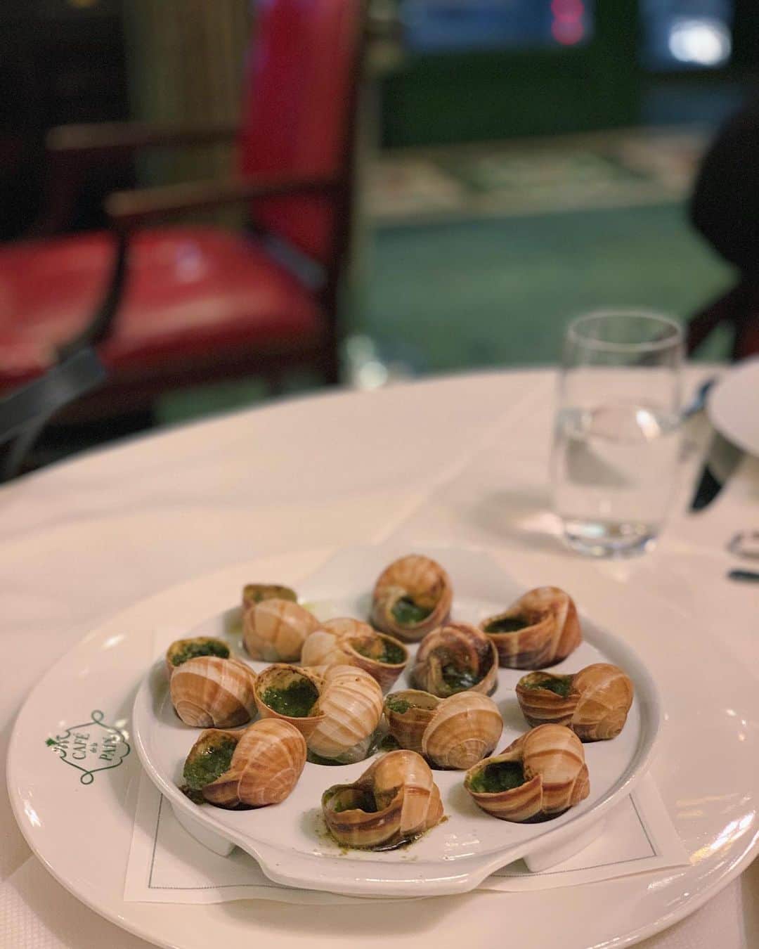karen okajimaさんのインスタグラム写真 - (karen okajimaInstagram)「ㅤㅤㅤ  ㅤㅤㅤ  パリのオペラ座の横にあるCafé de la Paix🥺💓 美味しかった〜🥰 エスカルゴ最高‼️‼️ フィレ肉も美味しかった〜😤❤️❤️❤️ 店内も豪華で素敵で定員さんも丁寧😍 またパリに行った時はいこ〜っと🎶 ミルフィーユが有名みたいやけど 食べれなかったからまた次回🥺💓💓💓 ㅤㅤㅤ  #CafédelaPaix  #カフェドラペ #エスカルゴ #フレンチ #フランス #フランス旅行 #フランス女子旅 #パリ #Paris #パリ旅行 #パリ女子旅 #岡島かれん #おかじ旅行記 #グルメ岡島」3月10日 22時37分 - karenokajima0318