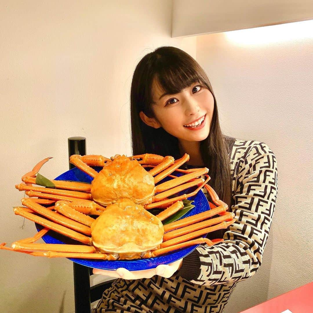 常深史織さんのインスタグラム写真 - (常深史織Instagram)「🦀ンンッ大きい🥺💕💕 リスナー様がカニときりたんぽと稲庭うどんを秋田から送ってくれて、鈴江さんで料理してくださいました🥺💕 すみれさんの凄さに感謝🌟 これからも付いていきますっ🥺🦀 #日本料理 #日本料理花隈鈴江  #日本料理店  #料亭 #かに #カニ #きりたんぽ #紅ズワイガニ」3月10日 22時51分 - sioripopn