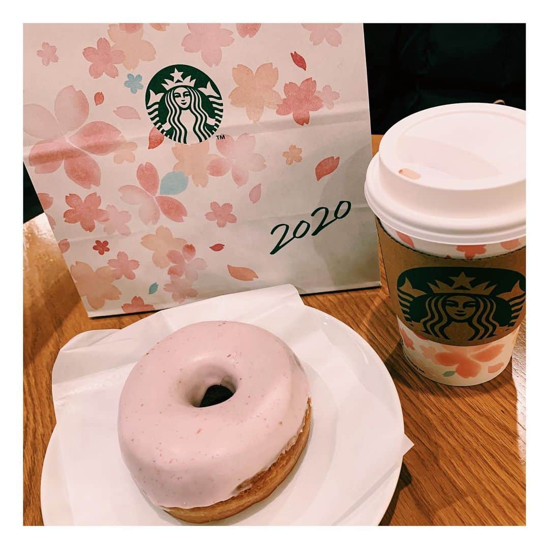 莉奈さんのインスタグラム写真 - (莉奈Instagram)「思い出の街で桜のタンブラーを買いました🌸 #sakura2020 #スタバ #春 #桜 #記念」3月10日 23時17分 - rinascollage