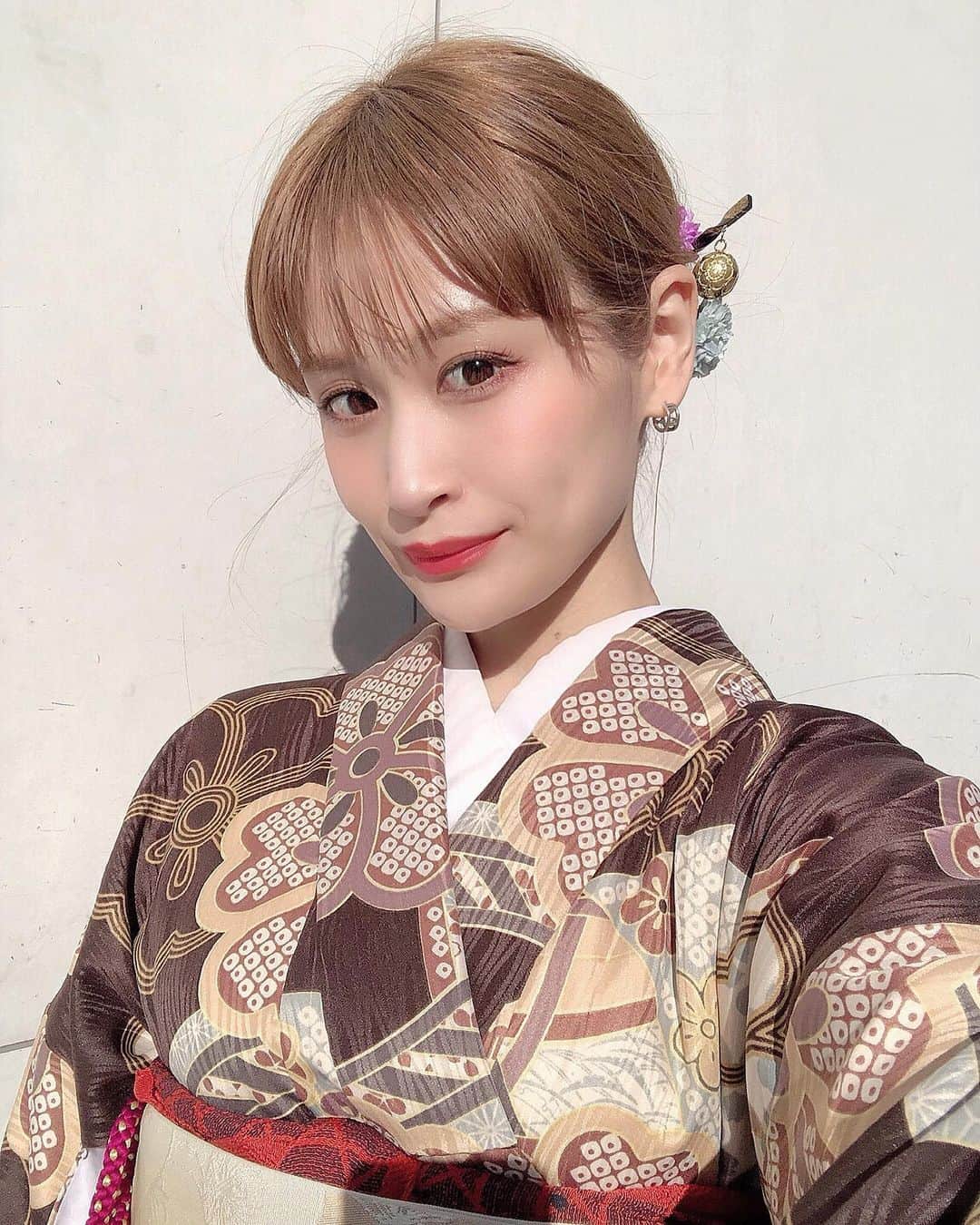 のインスタグラム：「今回のお着物は大人っぽく🦋 in 浅草 . .  #着物 #浅草 #浅草寺 #asakusa #kimono #model #salonmodel #shooting #モデル #サロンモデル #サロモ #撮影 #ヘアアレンジ」