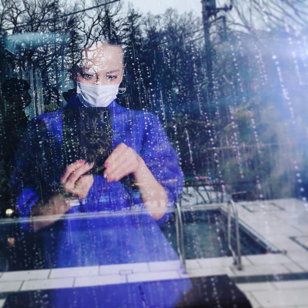 YUUKIさんのインスタグラム写真 - (YUUKIInstagram)「東京は…  雨降り☔️DAY  #曇り空には派手カラー #rainyday #today #ootd #photography #photooftheday #selfie #instagood #雨の日 #雨の日コーデ #派手カラー #ニット #写真 #代休心待ちに #頑張りどき」3月10日 23時27分 - yuuki_._official