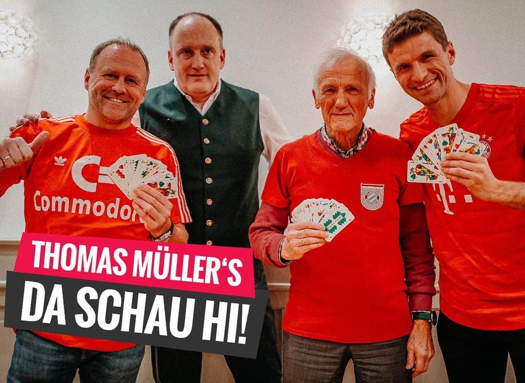 トーマス・ミュラーのインスタグラム：「How to learn Schafkopf? 🤔 This is the topic of my new DA SCHAU HI.  Look at my YT channel esmuellert!  With the former @fcbayern players Peter Kupferschmidt (1956-1971) and Hans Dorfner (1982-1984, 1986-1990) i try to give you a short introduction in these fantastic Bavarian card game. 👍🏼😀 #DaSchauHi #Schafkopf #Tutorial #esmuellert #GoProCameraman」