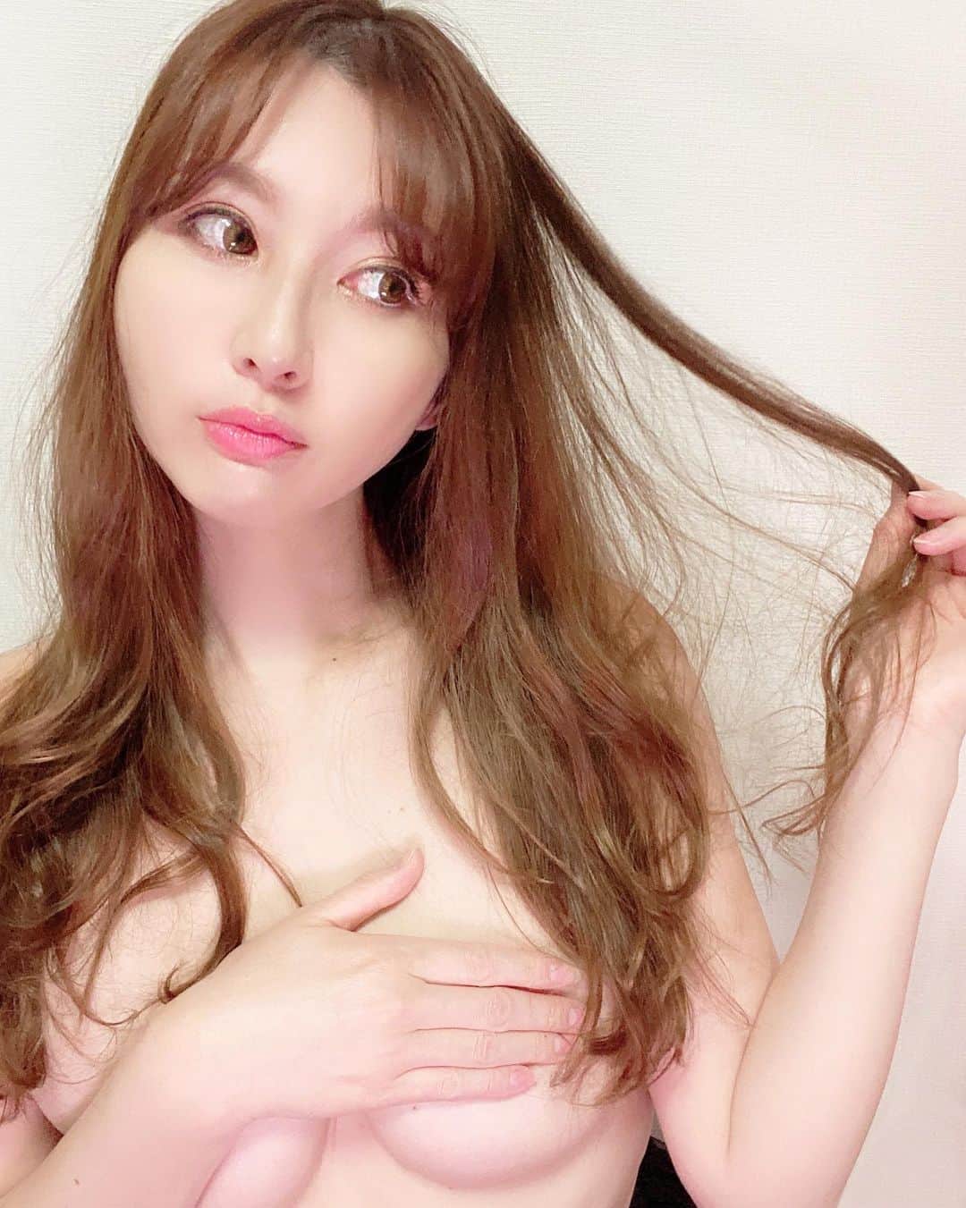 辰巳ゆい ヘア 辰巳ゆいさんのインスタグラム写真 - (辰巳ゆいInstagram)「美容院行ってきたよ♡ ちょっとカラーも変えた♪  もう少しでチ○ビ隠れる長さになるわー♪ ↑ そこまで髪を伸ばすと決めて切る😁 美容院でリファのカッサがあって使ったらめっちゃ良くて買っちゃった💗  いつもの ...