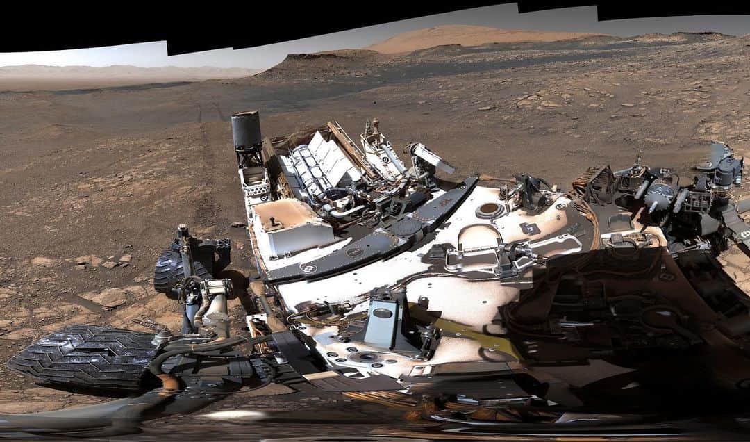 NASAさんのインスタグラム写真 - (NASAInstagram)「How’s this for 2020 vision 👀?⁣ ⁣ This panorama of Mars, made up of a crisp 1.8 billion pixels, is our Curiosity rover's most detailed view of its hometown to date! It required more than 6 1/2 hours over four days for Curiosity to capture the individual shots. ⁣ ⁣ Since landing in 2012 to assess whether Mars was ever able to support microbial life, our Curiosity rover has given us striking glimpses of the Red Planet. ⁣ ⁣ Image Credit: NASA/JPL-Caltech/MSSS⁣ ⁣ #Mars #Planets #Curiosity #Explorer #Rover #adventureseeker」3月10日 23時53分 - nasa