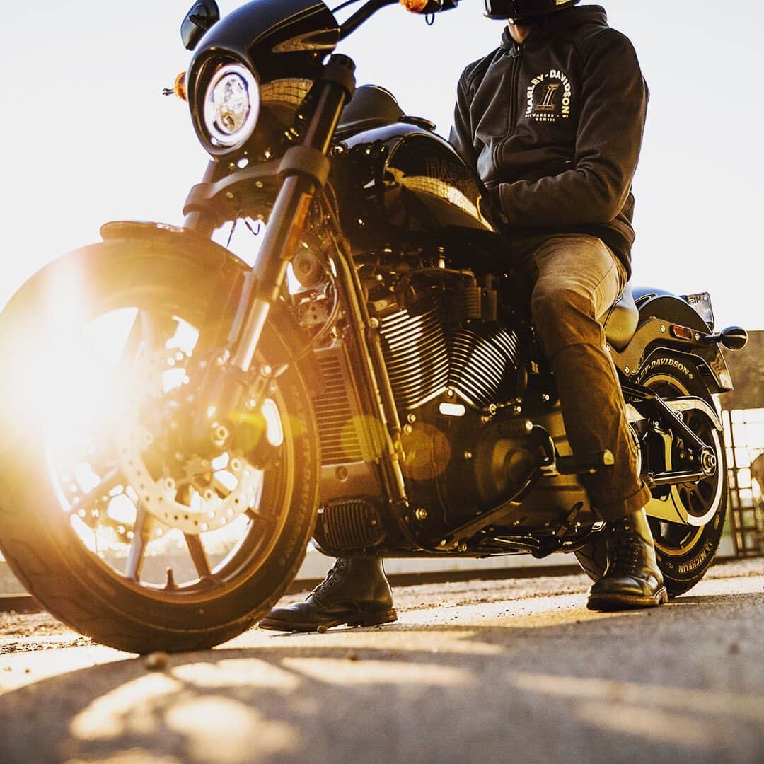 Harley-Davidson Japanさんのインスタグラム写真 - (Harley-Davidson JapanInstagram)「力強く、前へ進め。#ハーレー #harley #ハーレーダビッドソン #harleydavidson #バイク #bike #オートバイ #motorcycle #ローライダーS #lowriders #fxlrs #ソフテイル #softail #ミルウォーキーエイト #milwaukeeeight #陽射し #日差し #sunshine #東日本大震災から9年 #忘れない #希望 #hope #2020 #自由 #freedom」3月11日 0時11分 - harleydavidsonjapan