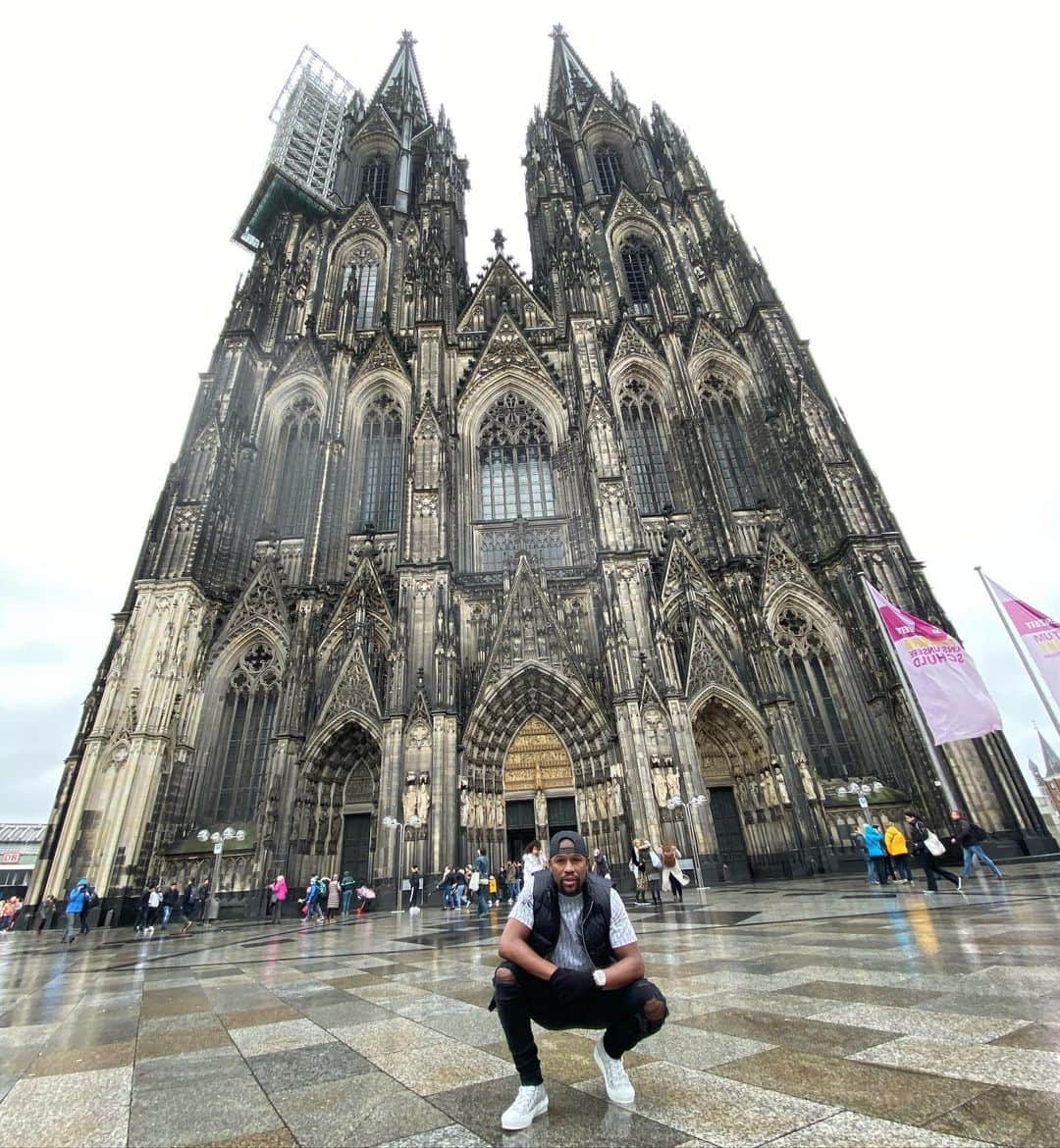 フロイド・メイウェザー・ジュニアさんのインスタグラム写真 - (フロイド・メイウェザー・ジュニアInstagram)「Cologne Cathedral #germany 🇩🇪 #tour #tourist  #TMT #TBE」3月11日 0時15分 - floydmayweather