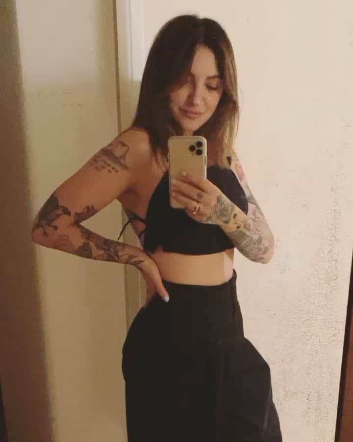 Julia Michaelsのインスタグラム：「Me if I met Lars Andersen」