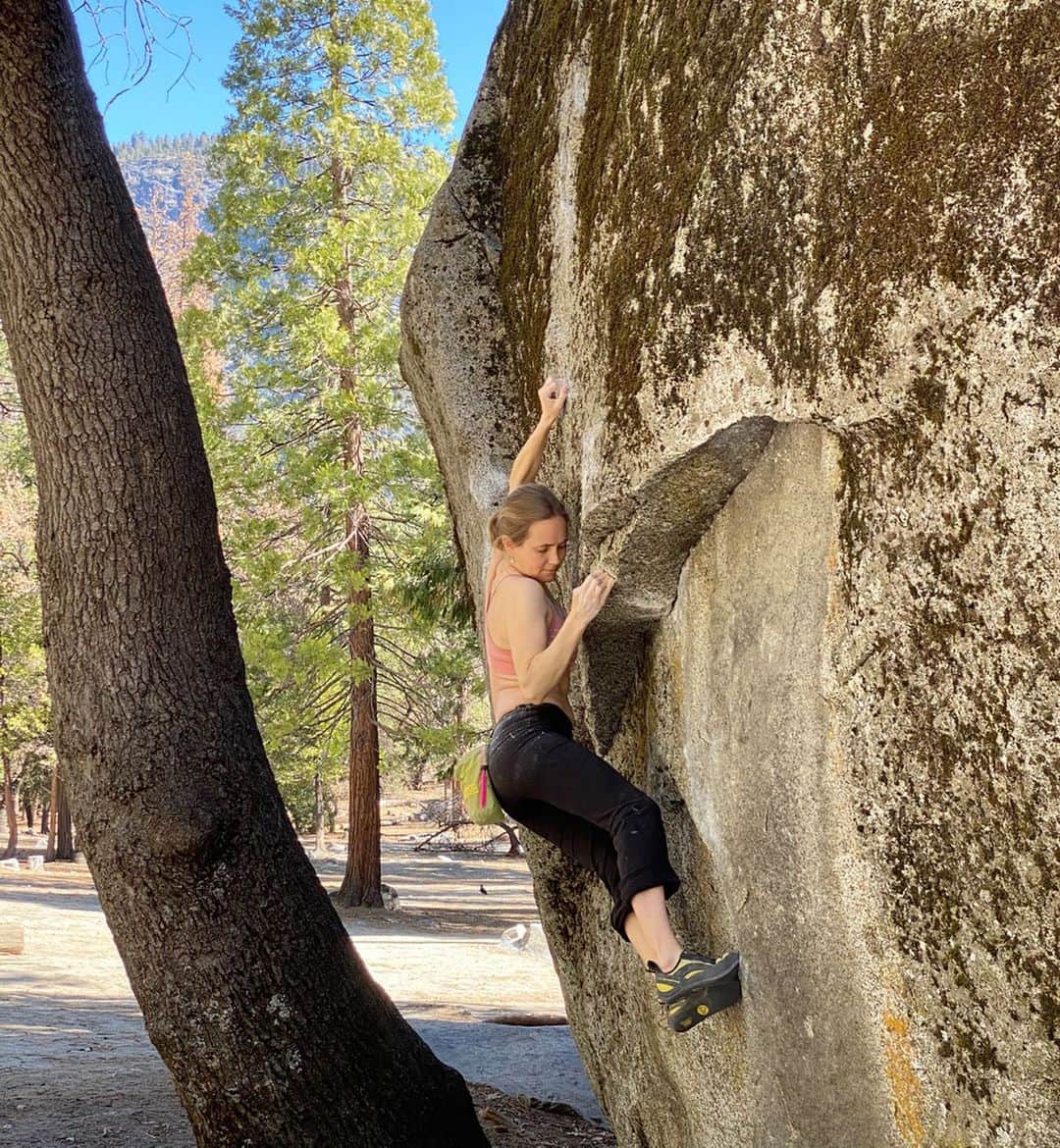 ベス・ロッデンさんのインスタグラム写真 - (ベス・ロッデンInstagram)「Last week I was climbing on the big Columbia boulder when a young man approached me. I assumed he’d ask what we were climbing on and we made small talk for a bit. After a bit he said “I really appreciate your posts on body image.” It took me totally by surprise. He was tall and muscular and from my outside perspective, the furthest person from someone who would relate to body image issues that I have been writing about. As I stood there listening to him, my heart softened hearing that he had been a competitive high school football player and ever since he started climbing he's been trying to get leaner to resemble his peers.  I went to the Columbia boulder that day to try the classic Bates Problem mid week so I didn't have to deal with that many people. But as I ended my day, my short conversation with Nate stuck with me. I was reminded that my most memorable days aren't just about the climbing, they are about this unique community we are all a part of. Nate and I didn't climb together, and if you put the two of us next to each other we look about as different as you can get. Climbing provides such an incredible canvas to connect to people far beyond just the sport, but in a very human way. Even as climbing booms in popularity, it constantly amazes me how it’s kept its genuine qualities that were so unique when I started over two decades ago. Thanks Nate for coming up and talking to me, and thank you to everyone here for the countless comments and messages about our individual journeys. What a treat to have climbing be a vehicle for all of us to push beyond not just our physical boundaries but our emotional ones as well.  Pics: Me on The Bates Problem and Nate as a football player and afterwards. Check out his latest heartfelt post @noapproachnate // @outdoorresearch @metoliusclimbing @touchstoneclimbing @bluewaterropes @skinourishment @ospreypacks @clifbar @lasportivana #orambassador」3月11日 0時45分 - bethrodden