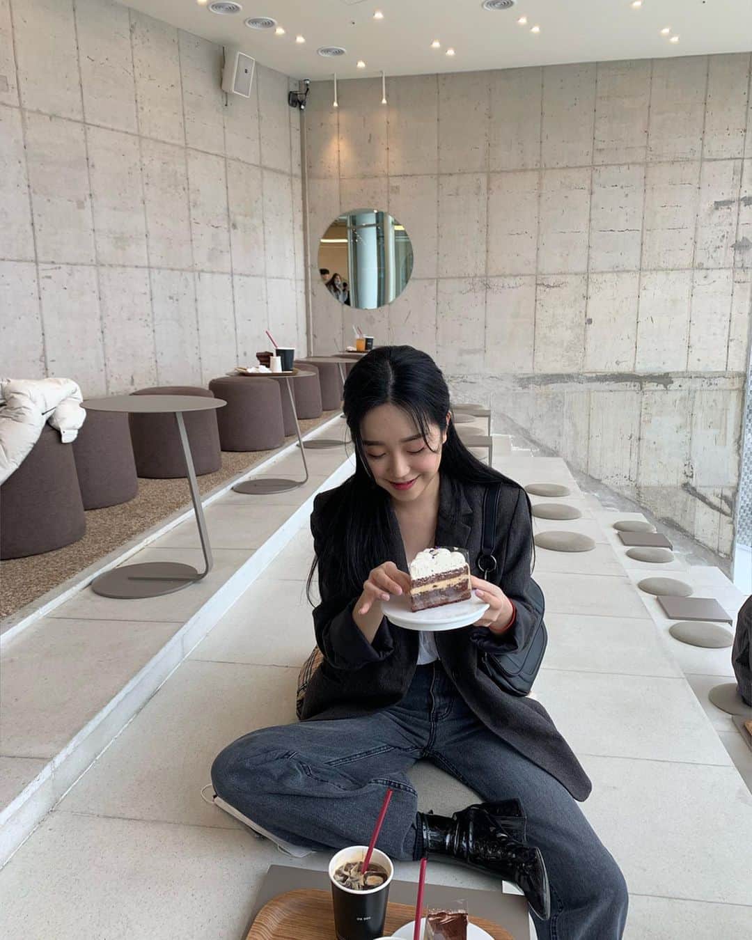 チャ・ユンジのインスタグラム：「모이핀 가면 얼그레이케이크 무죠건 먹어야됩니다 꼬-옥🤎」