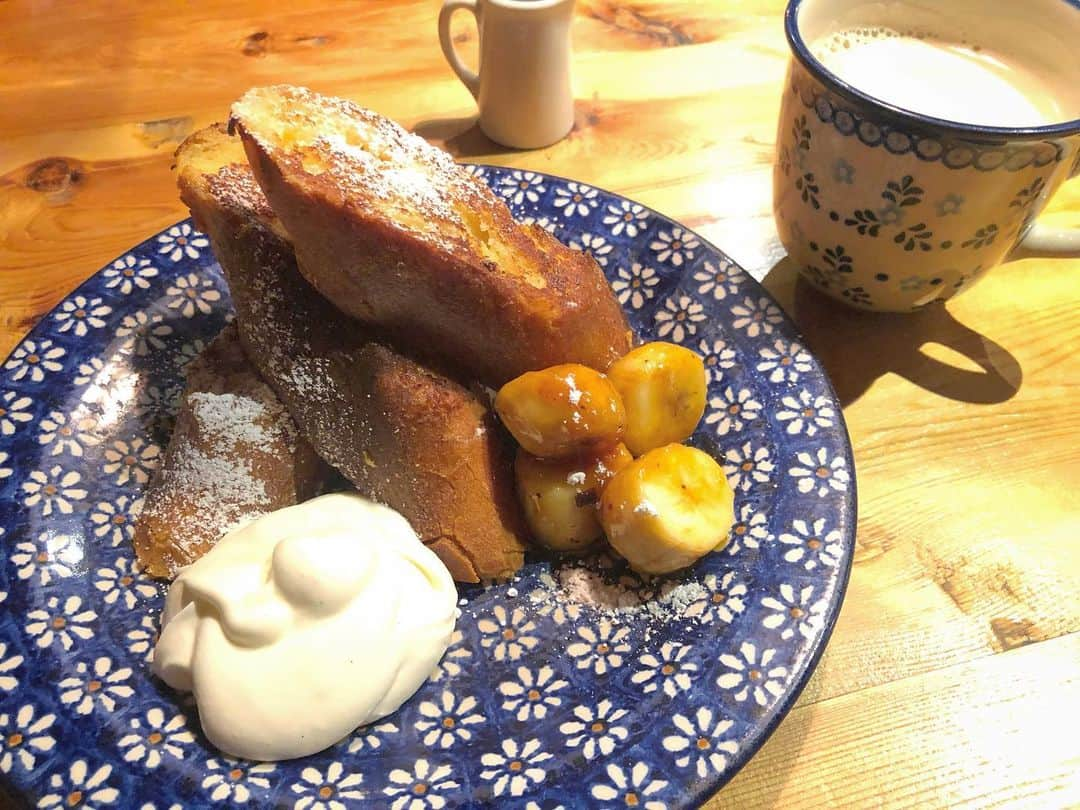 西木恵美里さんのインスタグラム写真 - (西木恵美里Instagram)「少しずつ、千葉でおでかけ☕️🥖 消毒液が入り口に設置されてあって安心して入店できました✋🏻✨ パン屋さんのカフェのフレンチトースト、絶品🥺💕」3月11日 10時55分 - kamiyaemily