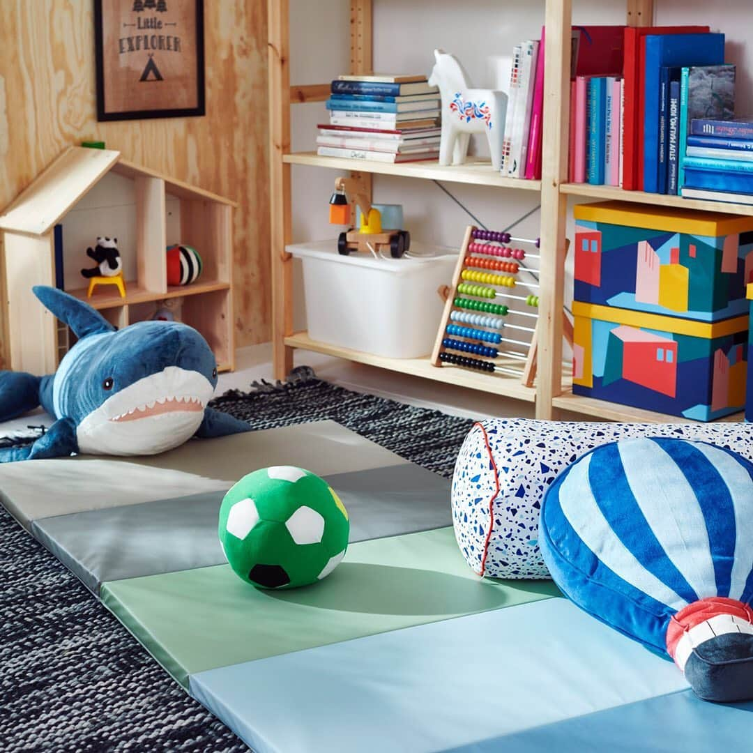 IKEA JAPANさんのインスタグラム写真 - (IKEA JAPANInstagram)「遊ぶ時はとことん遊び、勉強する時はしっかり集中したい。﻿ ﻿ 家で過ごす時間が長くなる時は、メリハリのある生活リズムをつくりたいものですね。﻿ イケアには子どもの創造力を引き出す遊びや、学びをサポートするアイテムがたくさん。﻿ ﻿ 家で思いっきり学んで遊ぼう。﻿ ﻿ #IKEA #イケア #ikeajapan #子供 #子供部屋」3月11日 11時00分 - ikeajapan