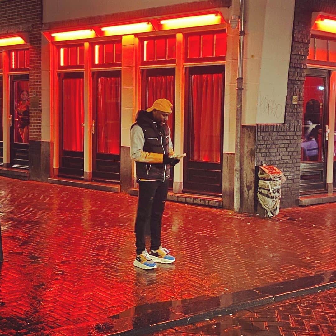 フロイド・メイウェザー・ジュニアさんのインスタグラム写真 - (フロイド・メイウェザー・ジュニアInstagram)「#Amsterdam The only place that a red light mean GO.  #RedLightDistrict」3月11日 11時12分 - floydmayweather