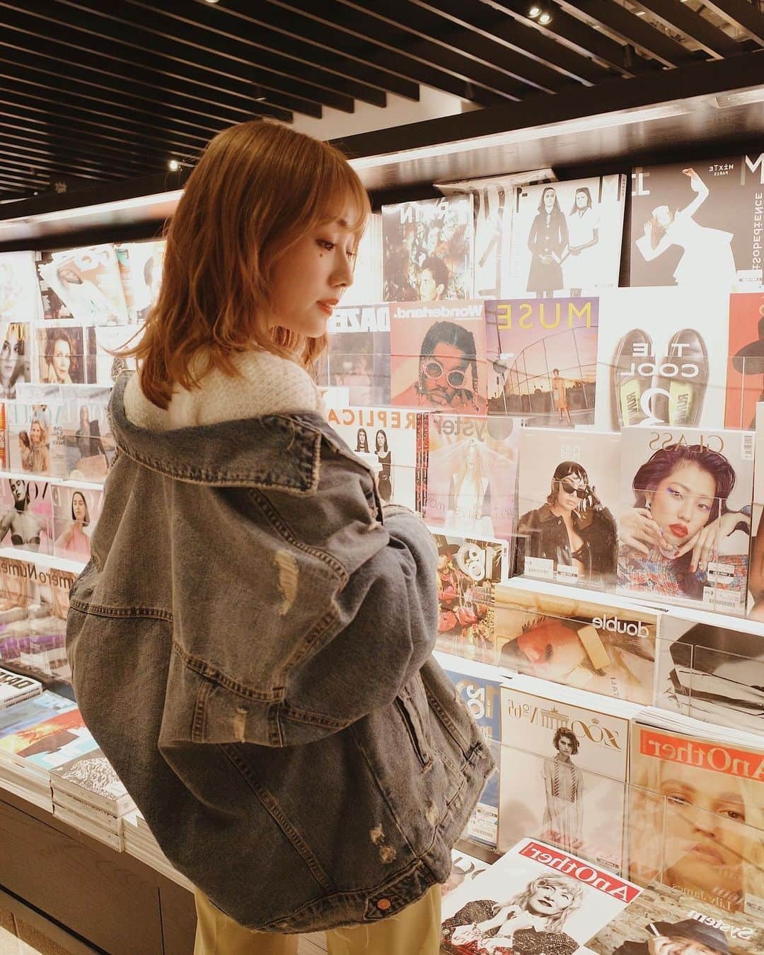 前田希美（まえのん）さんのインスタグラム写真 - (前田希美（まえのん）Instagram)「本屋さんにぷらっと入るのがすき。 リニューアルしたばかりの 六本木蔦屋書店さんへ📕  #六本木蔦屋書店 #roppongi #code #のんの私服 #starbucks #六本木カフェ」3月11日 11時05分 - maeda_nozomi