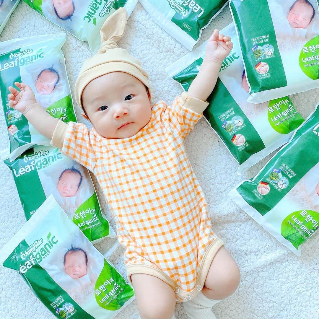 ゆかさんのインスタグラム写真 - (ゆかInstagram)「#ad 👶💓 Finally! This cutie diaper is arrived!! One and only 🤍🤍#leafganic . . .  #babystyle #baberohan . . 👶💛 普段とっても満足して使っているオムツが今回赤ちゃんの顔写真を含んだとってもスペシャルなオムツが作れちゃうキャンペーン中だよ💕💕おすすめ！ ✔️漂白剤が使用されていない安心なオムツ ✔️スカンディナビアの安心シートで作られているので、おむつの内側が木の色になっています✨ ✔️その他にも、天然オーガニックコットン内カバーが使用されています ✔️出産お祝いにも最適💓  #pr  #日韓ハーフベビー  #息子 #育児 #育児日記 #日韓夫婦　#オムツ . .  기능성도 사용감도 정말 만족스럽게 사용하고있는 #리프가닉 에서 이번에는 세상에 하나뿐인 온니유어리프가닉으로 만날 기회가 있다고 해서 여러분들께 공유 해봐요🍒👶 ✔️하얗게 표백되지 않은 무표백 기저귀 ✔️스칸디나비아에서 온 무표백 안심 시트라 안쪽면이 나무색으로 되어있어요 ✔️천연 오가닉 코튼을 사용해서 더더욱 안심🙏💛 우리 로한이 얼굴이 있는 패키지 보고 진짜 사용할 때마다 미소가 나와요 ㅎㅎㅎ  출산선물에도 너무너무 강추에요🤍 ———————— #mamypoko #프리미엄 #무표백 #오가닉기저귀 #무표백기저귀 #안심기저귀 #출산선물추천 #신상아기저귀추천 #only_your_leafganic —————————- #아기스타그램 #아들스타그램  #한일부부 #국제커플  #아들맘 #아기가있는집 #협찬」3月11日 11時08分 - bjyuka