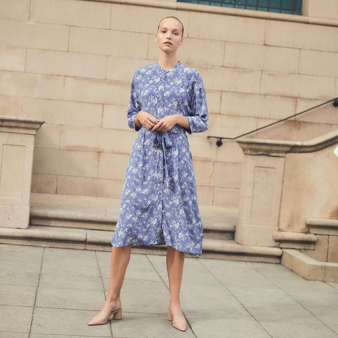 ユニクロさんのインスタグラム写真 - (ユニクロInstagram)「Swing into spring style in a breezy floral print. #UNIQLO #LifeWear #SpringDress #Spring Fashion」3月11日 11時14分 - uniqlo