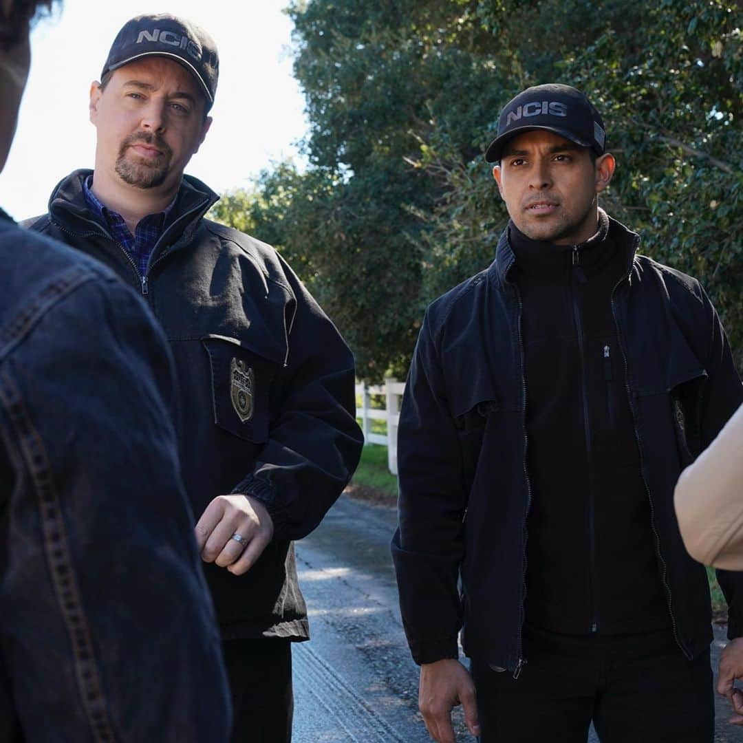 ウィルマー・バルデラマのインスタグラム：「#InAction VS #BehindTheScenes  New episode is tonight!!! #NCIS」