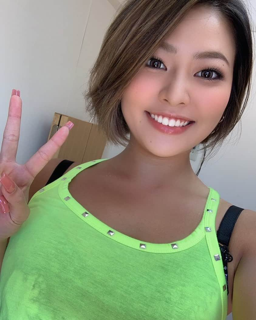 今井夏帆さんのインスタグラム写真 - (今井夏帆Instagram)「めっちゃ蛍光✌️😬 kirakiraさんで撮影です！ #今井夏帆#AV女優#セクシー女優 #kirakira」3月11日 11時38分 - imai_arrows