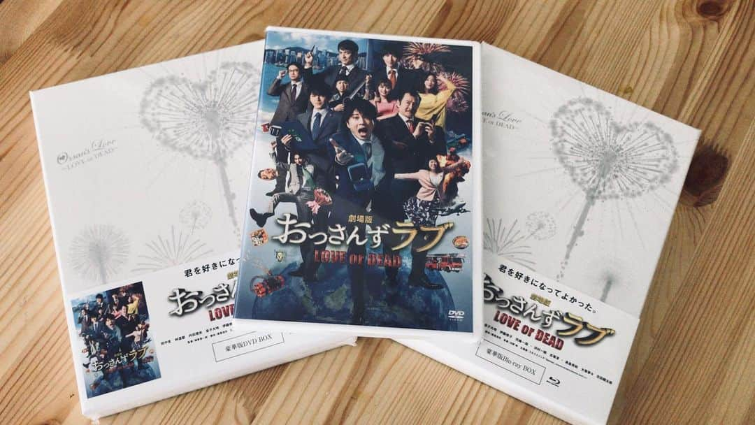 徳尾浩司さんのインスタグラム写真 - (徳尾浩司Instagram)「劇場版「おっさんずラブ〜LOVE or DEAD〜」のDVD&BDが届きました！　特典映像も満載です。  今頃、春田と牧は何やってるかなあ。花見の予定を立て始めていたりして。春田は薄着でやってきて「さみーよ」とか言いそう。それを見越して牧は。。 #劇場版おっさんずラブ #春田創一 #牧凌太 #黒澤武蔵 #ずーちー #マサムネさま #蝶子さーん #マロマロ #鉄平にい #まいまい #山田ジャス #まみさま」3月11日 11時48分 - writer_tokuo