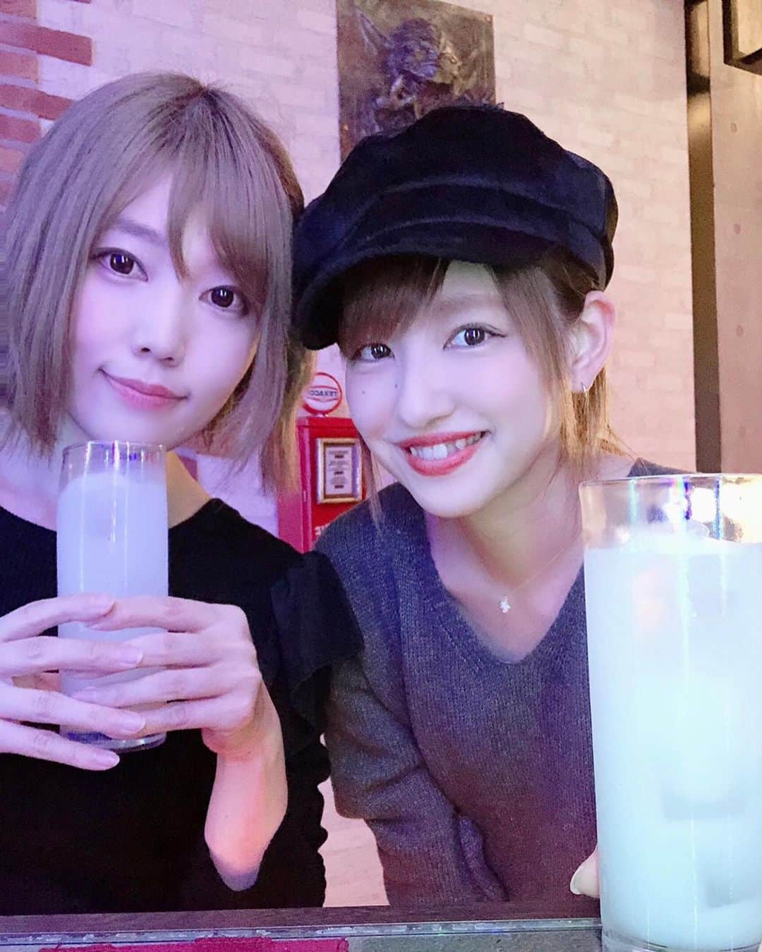 のインスタグラム：「久々はーあき。 久々会ったけど LINEのやりとりほぼ毎日だから久々感ナイねん🤔笑  美味しい料理とお酒と、、 シアワセなひとときでした😌😌 2枚目はおしゃんなカプレーゼ ♡  #カプレーゼ好き #はーあき」