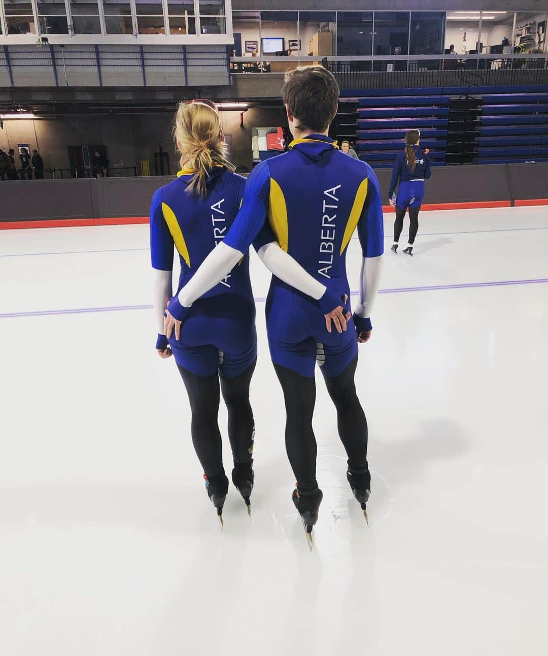 ヘイリー・ベルさんのインスタグラム写真 - (ヘイリー・ベルInstagram)「Big booty crew! 🍑 . . . #speedskating #teamalberta #olympicoval #booty #bootygains #squats」3月11日 3時05分 - hayleighbell