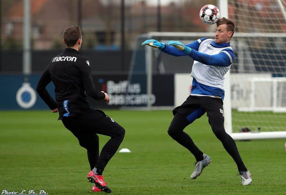 シモン・ミニョレさんのインスタグラム写真 - (シモン・ミニョレInstagram)「Preparing the last just like it was our first! #BluvnGoan 💪🏻💙🖤 @clubbrugge」3月11日 3時15分 - 22mignolet22